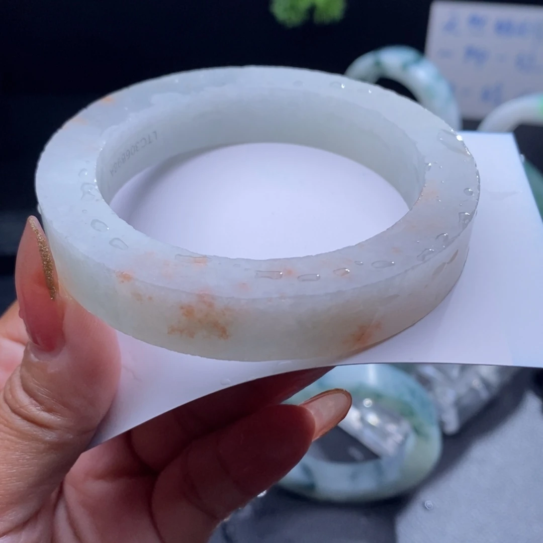 定制翡翠未镶嵌翡翠手镯