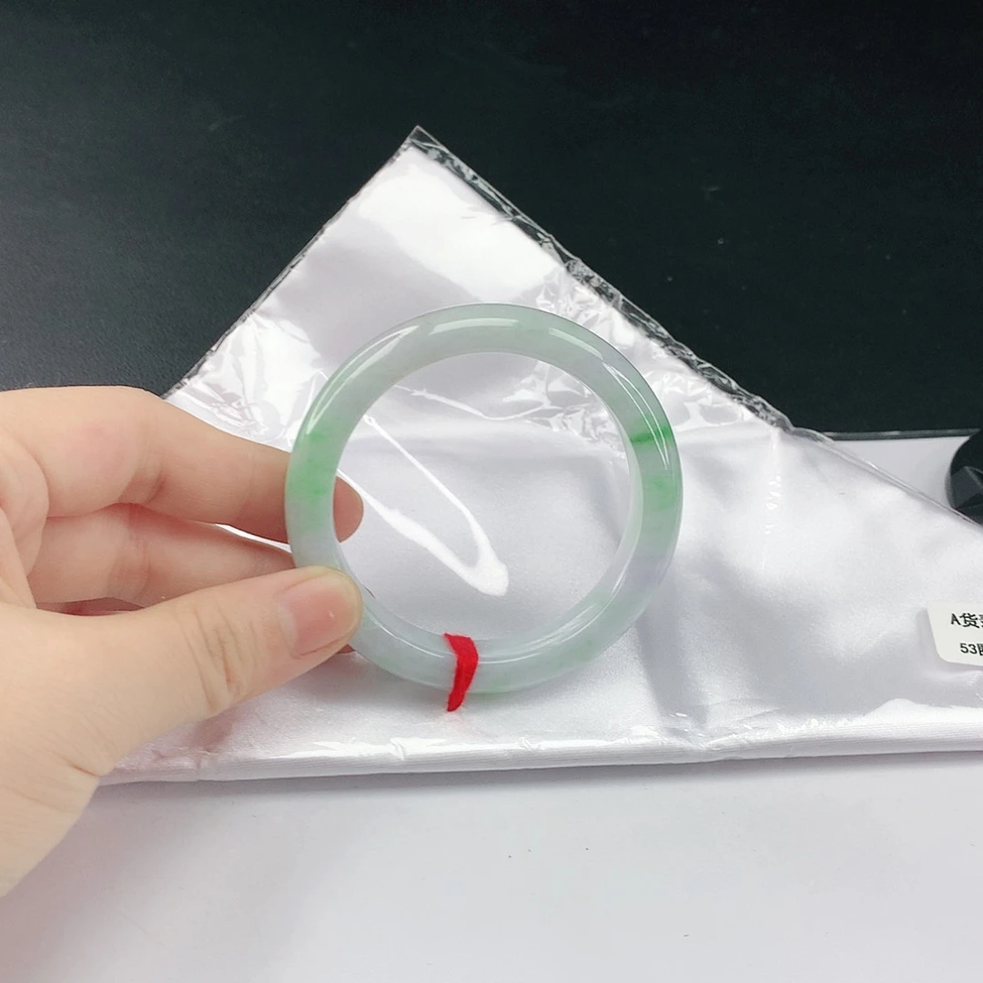 翡翠手镯未镶嵌翡翠076