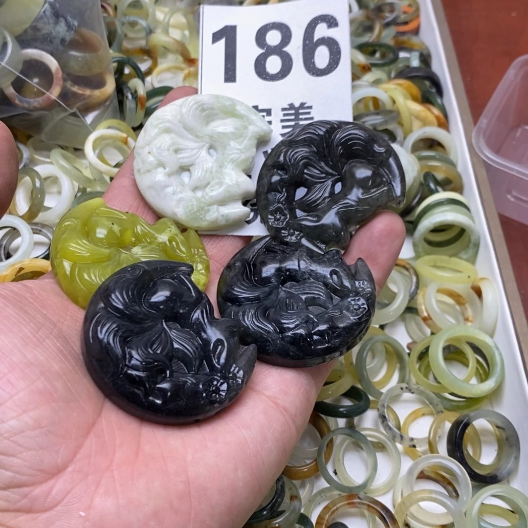 蛇纹石玉未镶嵌挂坠