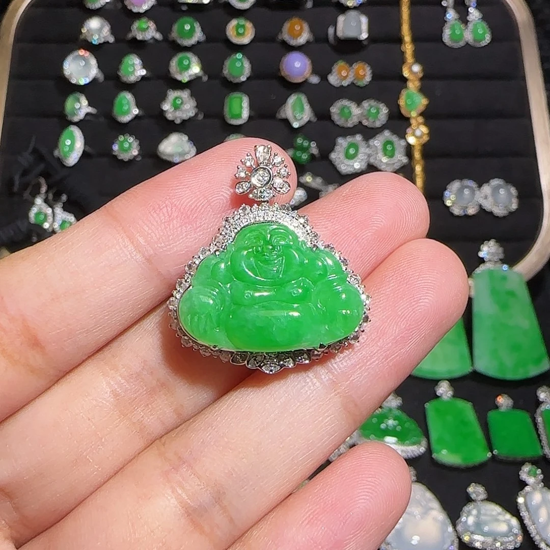 翡翠18K金镶嵌颈饰吊坠