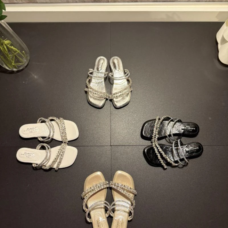 【万达撤柜】2025年夏季新款水钻休闲舒适时尚简约百搭款女士平跟