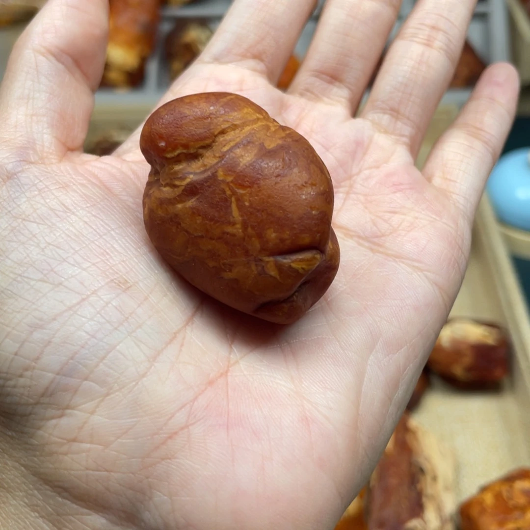 未镶嵌琥珀珠宝奇石