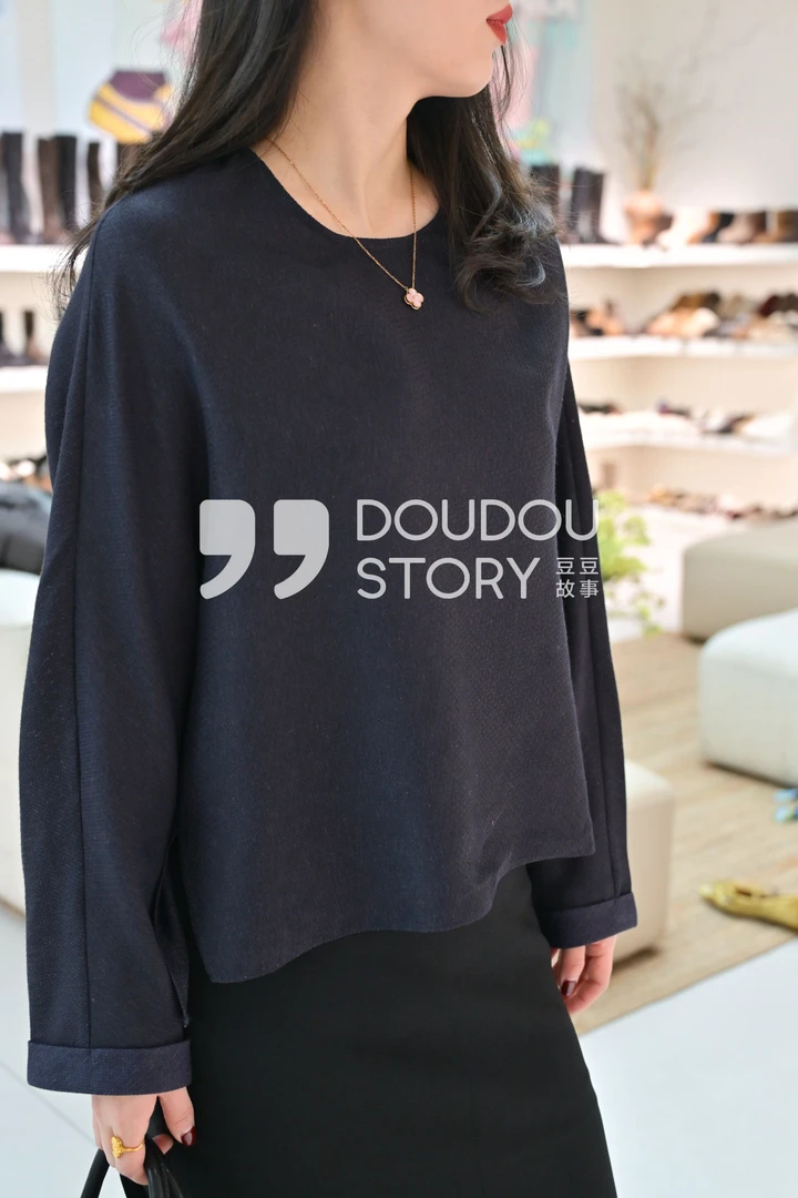 HALUNGLE/海伦格丽  51110  春季简约时尚设计款工艺编织上衣