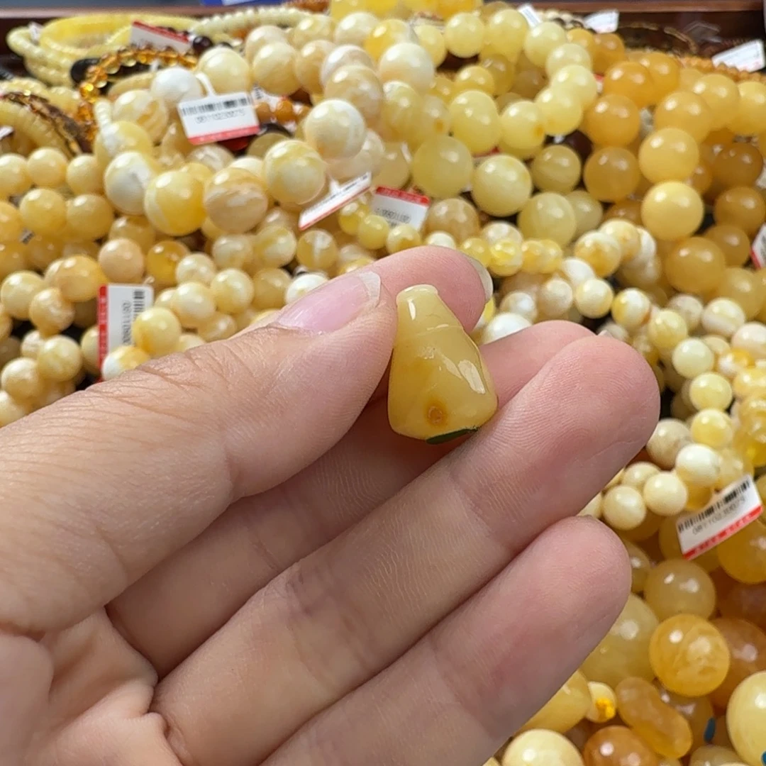 未镶嵌琥珀珠宝奇石