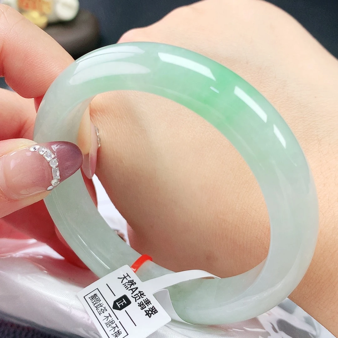 翡翠手镯未镶嵌57圈