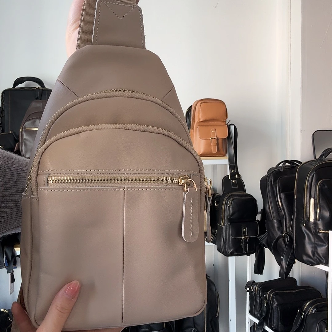 头层牛皮米白色胸包