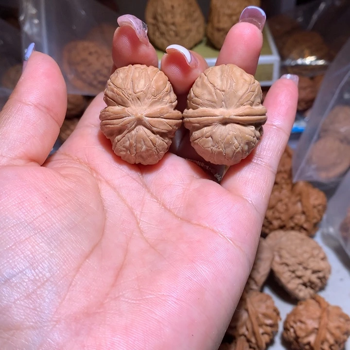 核桃把件师***生陨石元宝核桃