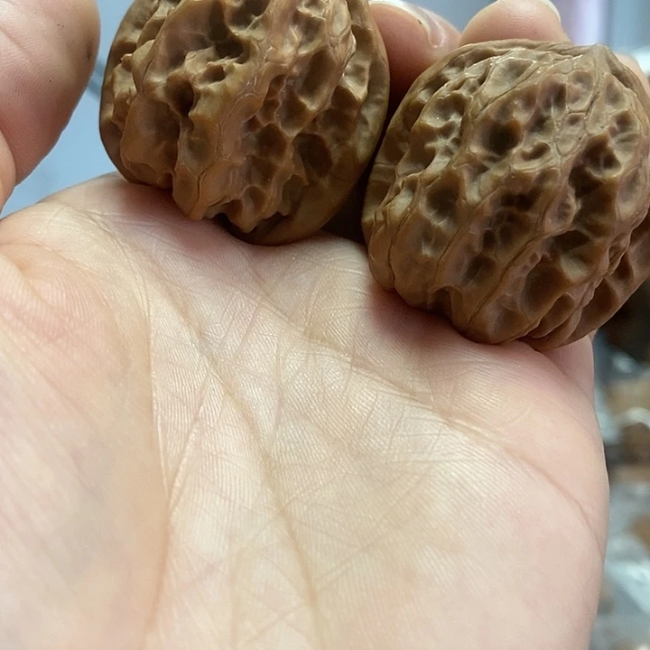 把件文玩核桃36.5蜡皮磐石小众