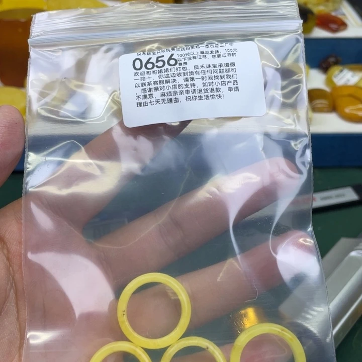 琥珀未镶嵌珠宝奇石明***媒
