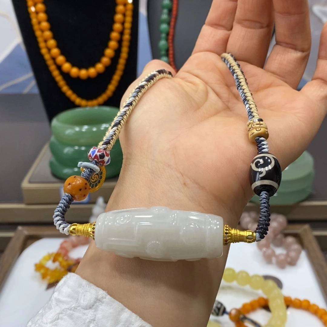 石英岩玉未镶嵌颈饰