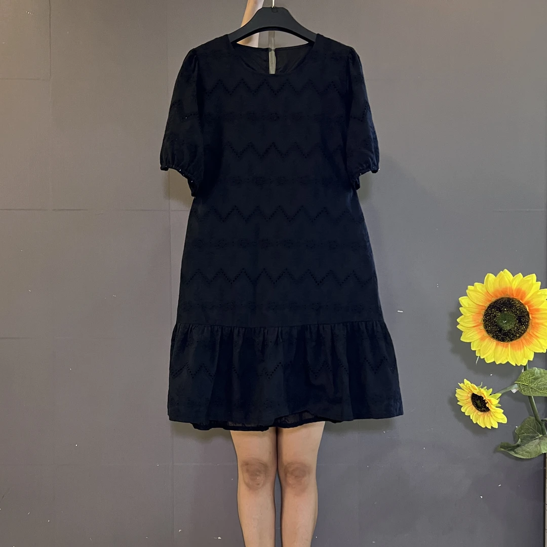 新款时尚重工刺绣镂空宽松遮肚大码气质连衣裙