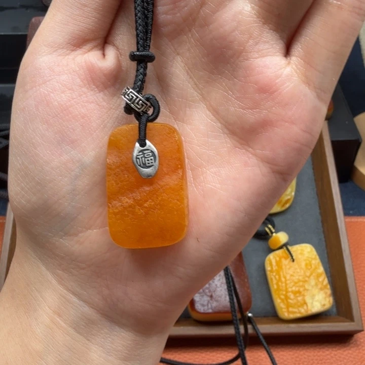 蜜蜡未镶嵌吊坠(赠链)