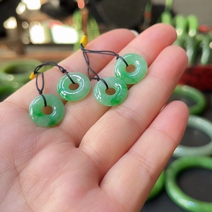 翡翠未镶嵌耳饰平安扣