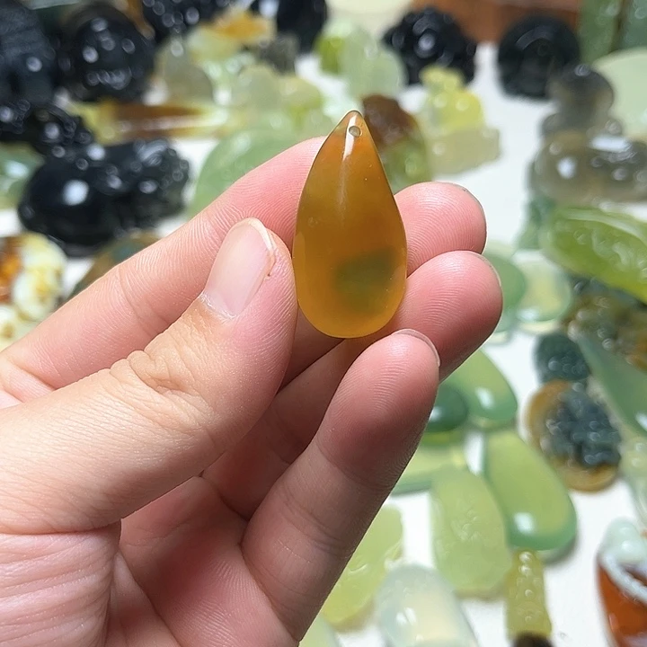 未镶嵌蛇纹石玉颈饰