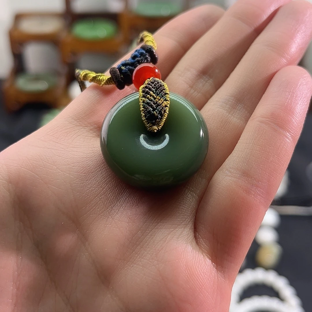 和田玉未镶嵌颈饰俄碧-鸭蛋青-平安扣