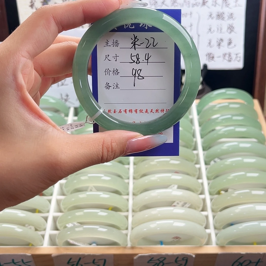 未镶嵌手镯石英质玉