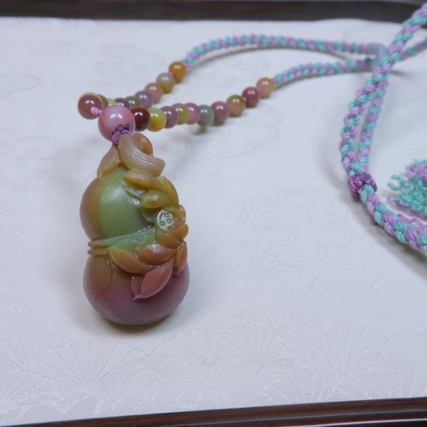 盐源玛瑙葫芦吊坠毛衣链