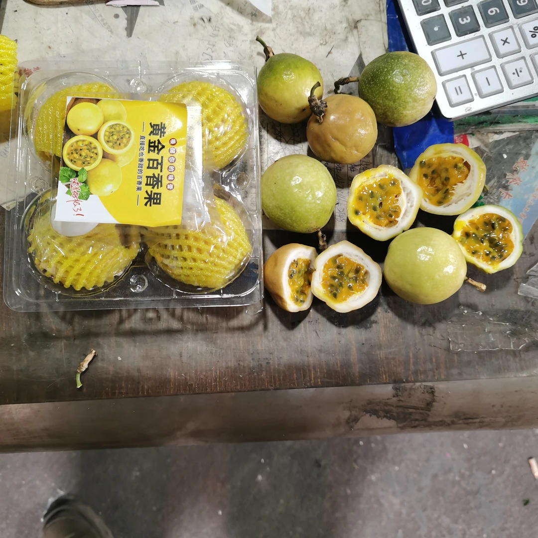 黄金百香果，果小外皮难看，里面不错十块钱3盒
