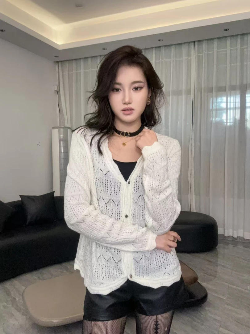 【Y&YI JIN 年终清仓】小众美学设计款四叶草扣针织开衫