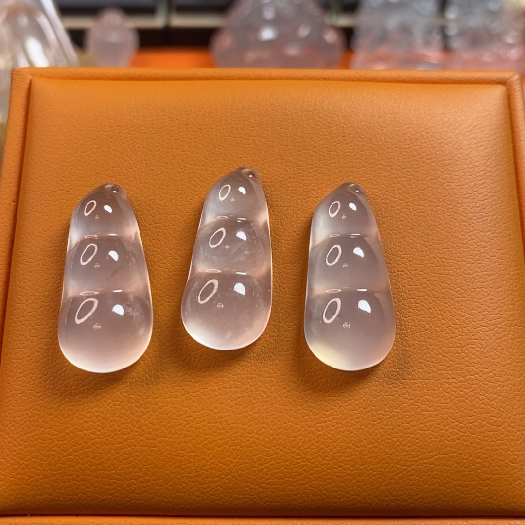 石英质玉未镶嵌颈饰