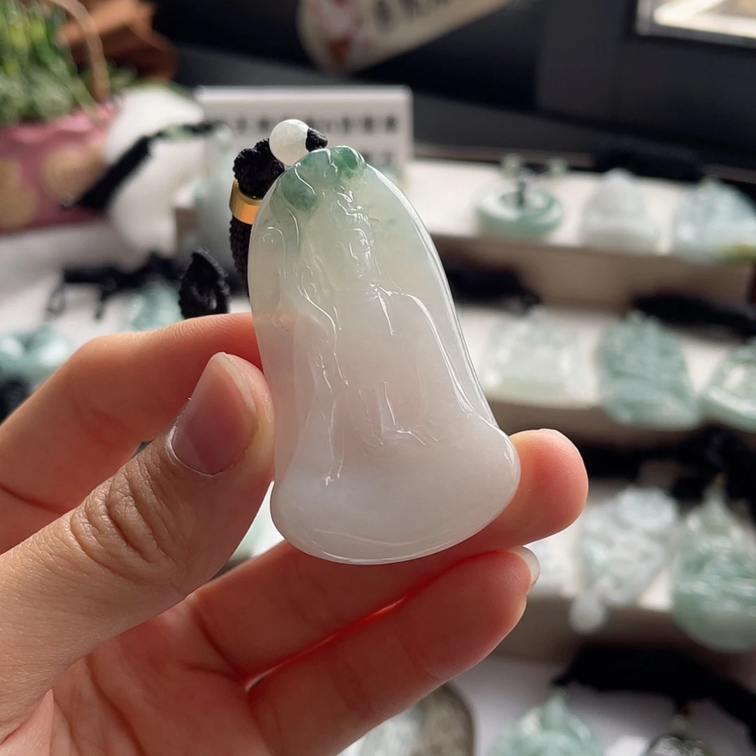 翡翠未镶嵌颈饰素衣观音