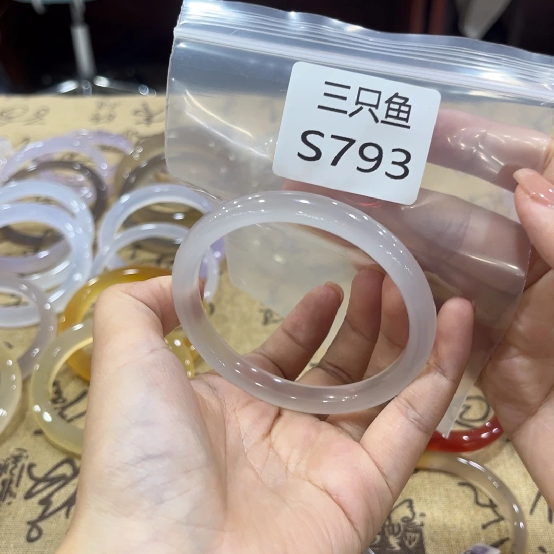 苦***王玛瑙/玉髓未镶嵌手镯