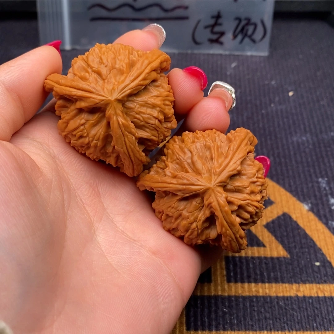 W***丶文玩核桃把件白狮子