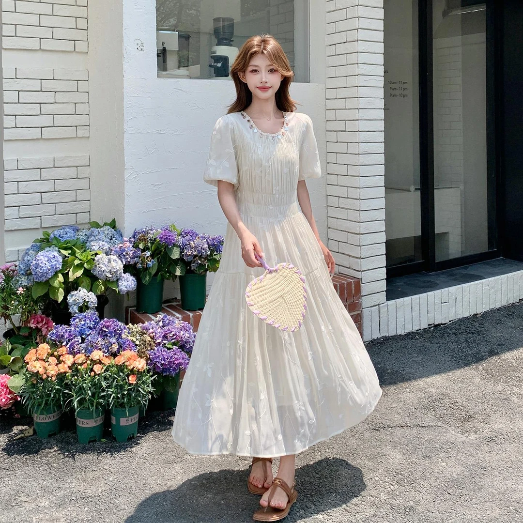 白色刺绣连衣裙女中长款2025夏新款法式修身显瘦温柔风绝美仙女裙