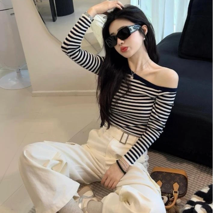 黑白条纹露肩长袖T恤女装2025新款开春季设计感韩系chic别致上衣