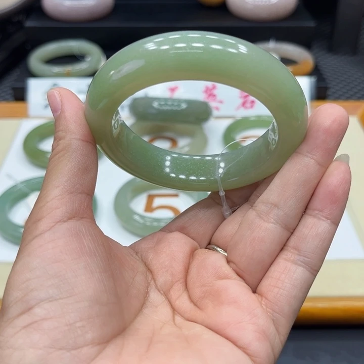 未镶嵌手镯石英质玉梦****）