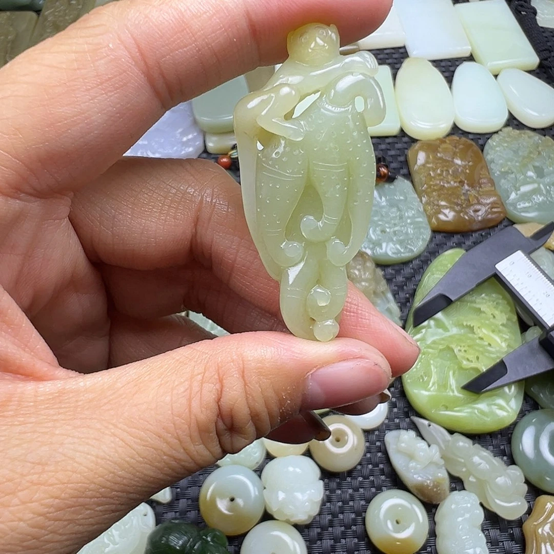 和田玉未镶嵌吊坠(不含链)卡