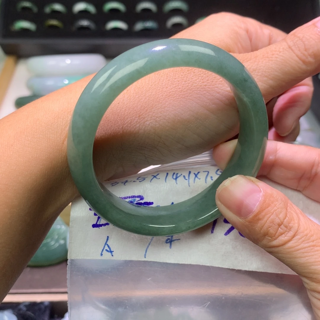 定制翡翠未镶嵌手镯54.5