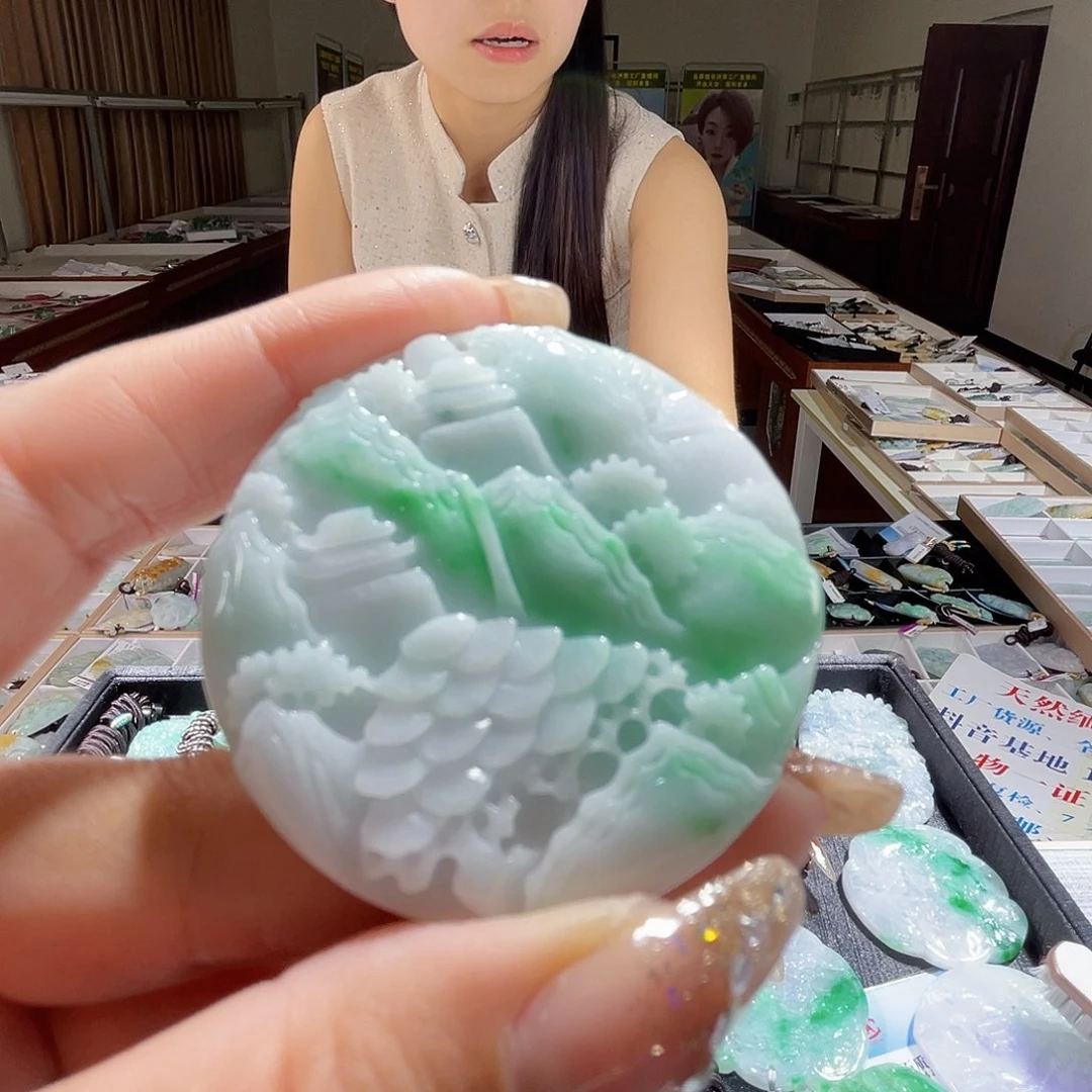 翡翠未镶嵌颈饰一