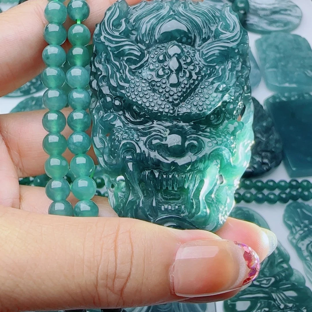翡翠未镶嵌颈饰多样性发货天然的A货翡翠