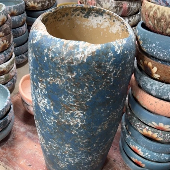 罐默认微瑕，有孔编号19-81