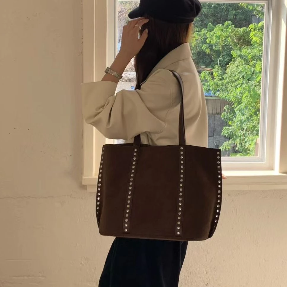 竹笋喵喵 韩系个性铆钉绒面单肩包女2025秋冬通勤甜酷辣妹托特包