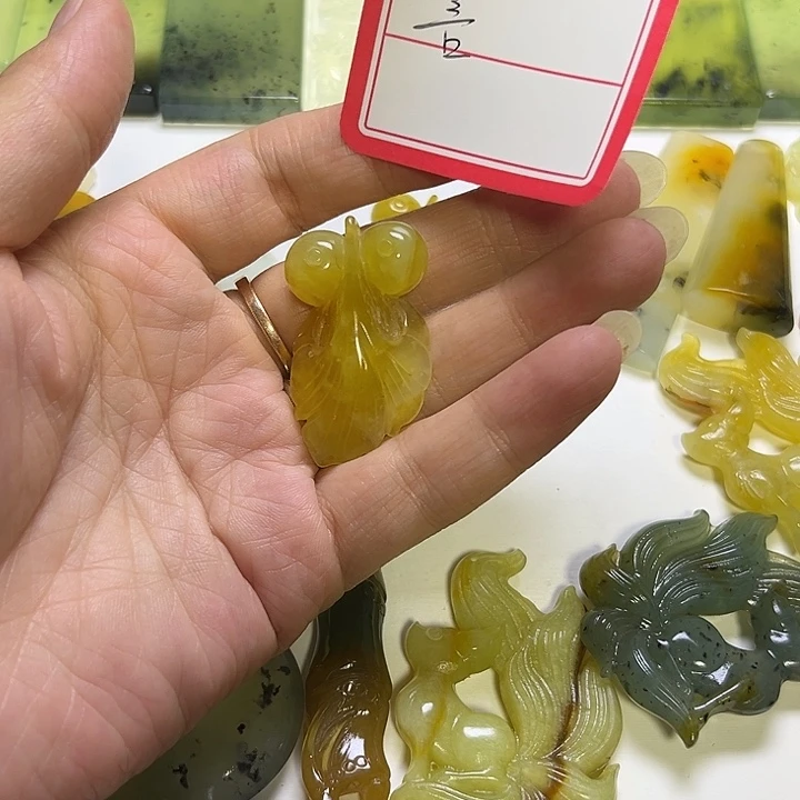 言****未镶嵌蛇纹石玉颈饰