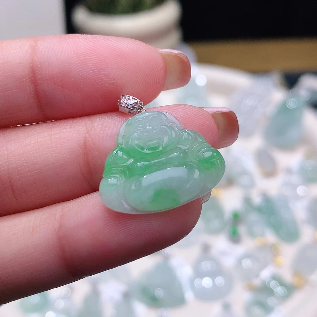 颈饰18K金镶嵌翡翠佛公