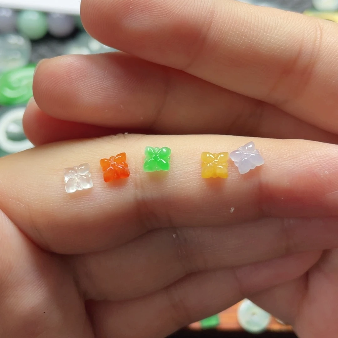 未镶嵌挂件翡翠  翡翠