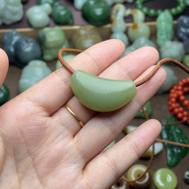 【闪购商品】颈饰未镶嵌和田玉