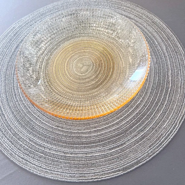 （V）出美（波点）盘子 直径21cm 高约3.5cm