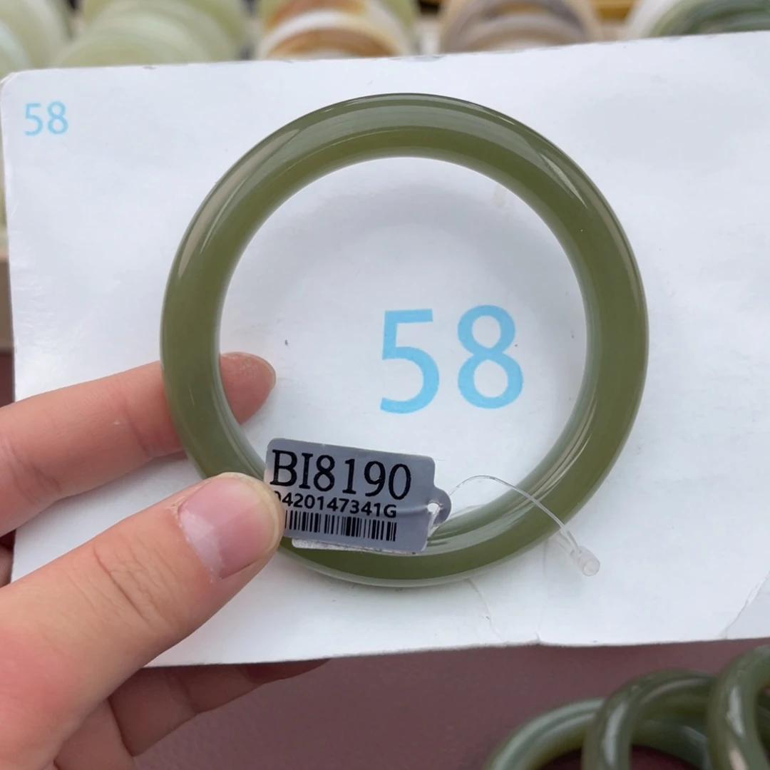 和田玉手镯未镶嵌社***?