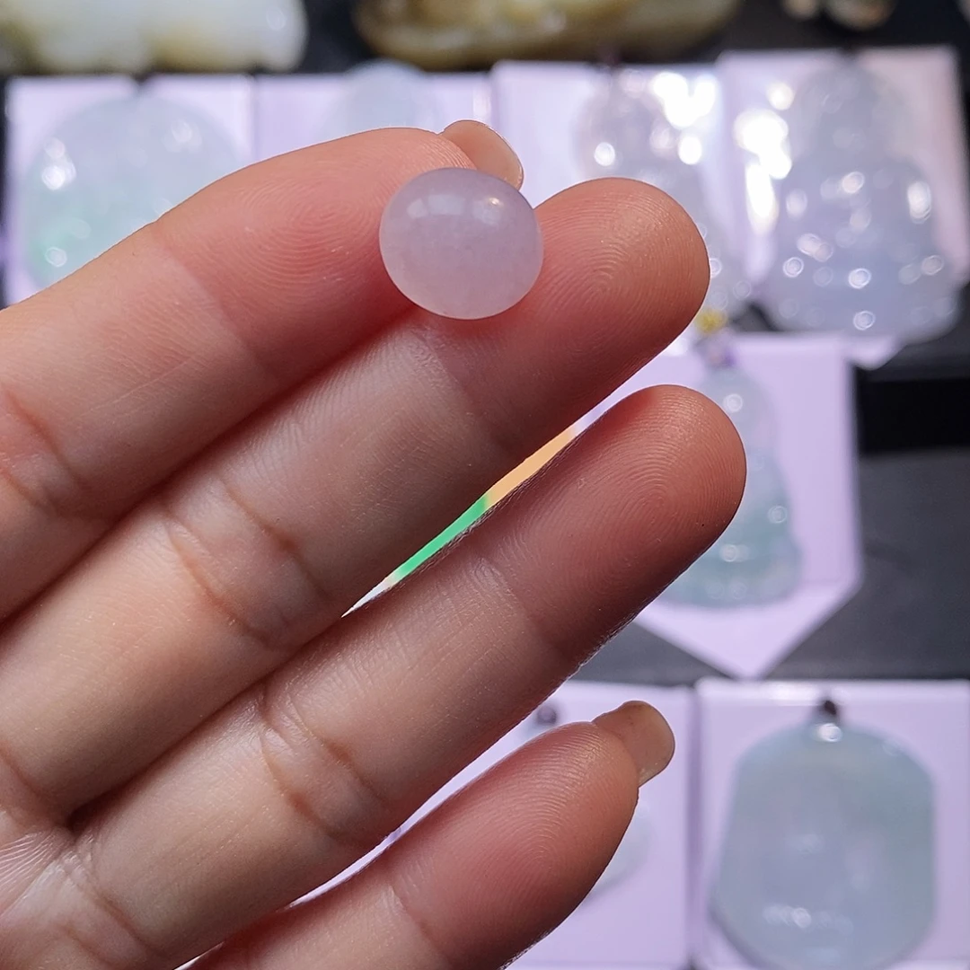 翡翠未镶嵌颈饰缅甸