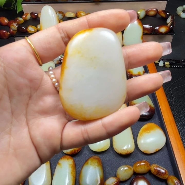 華***和田玉未镶嵌颈饰