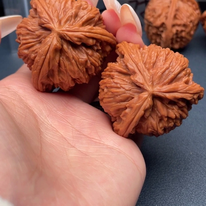 肚***肉吊坠文玩核桃白狮子