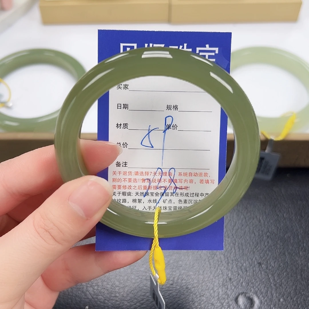 和田玉未镶嵌手镯