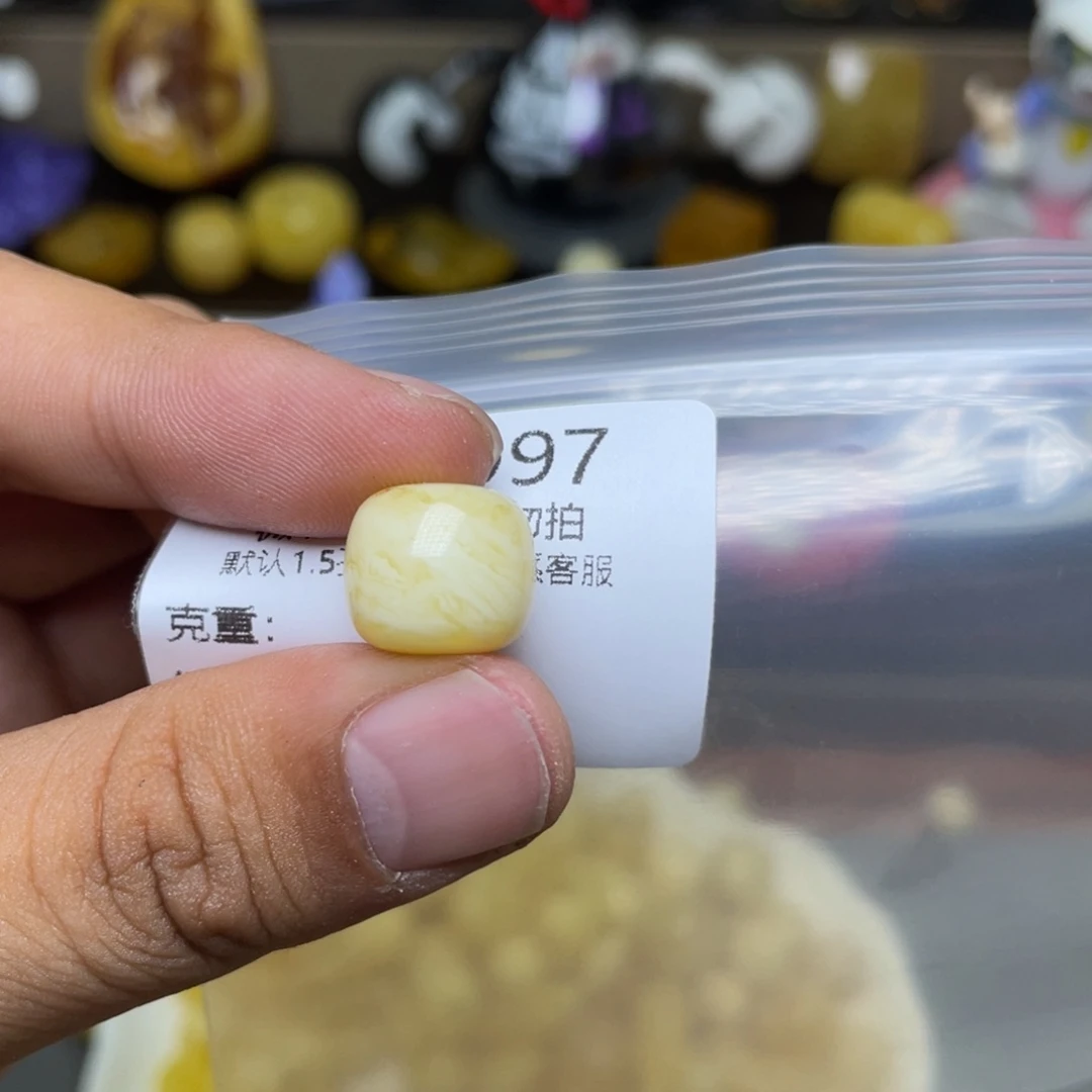 未镶嵌琥珀珠宝奇石
