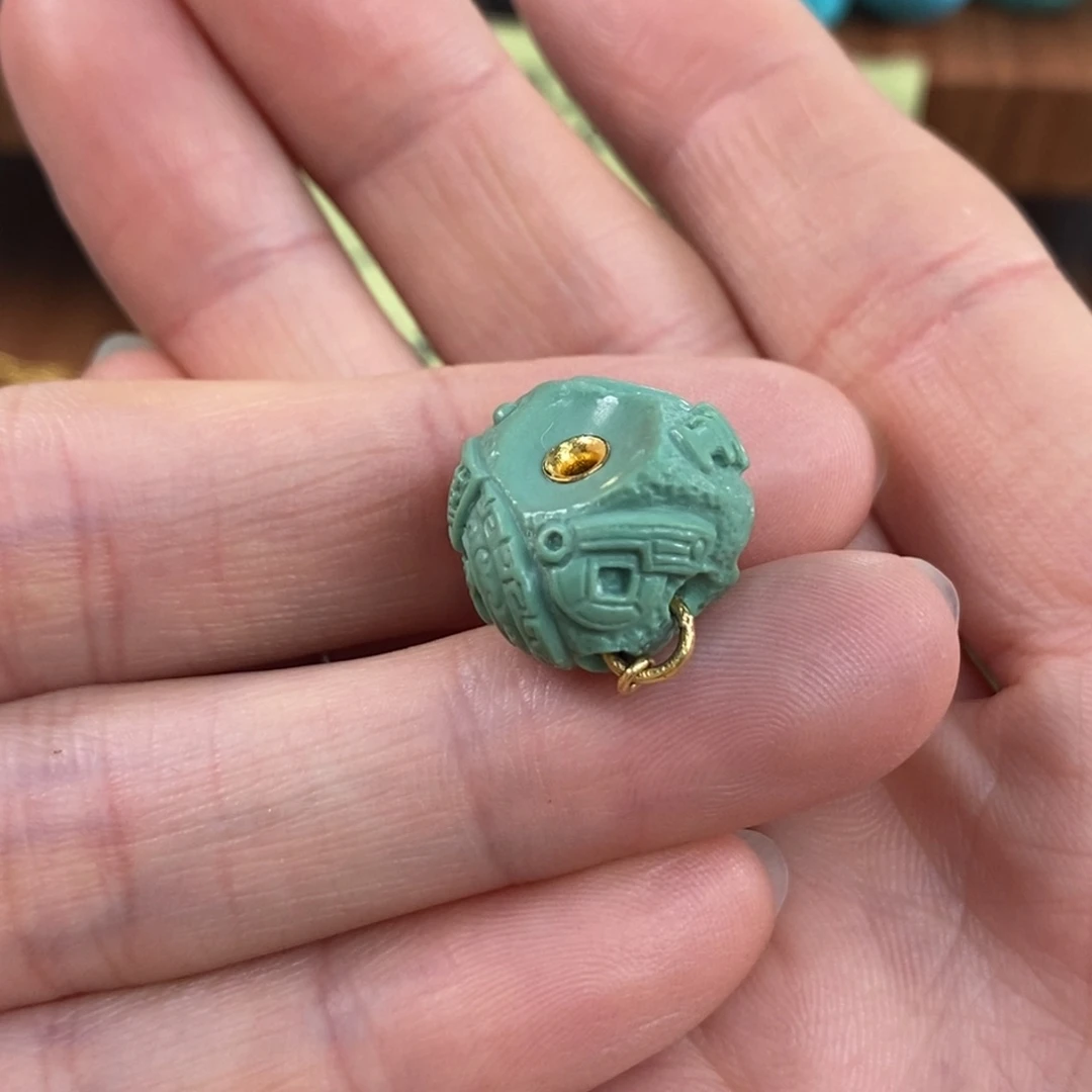 绿松石未镶嵌。卡环