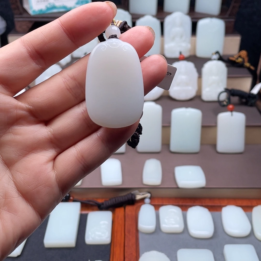 和田玉未镶嵌颈饰