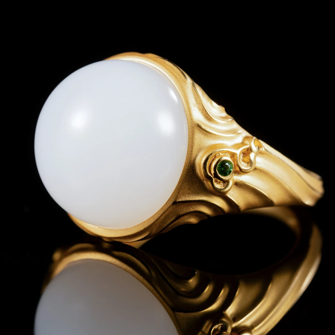 周陶陶｜静容｜和田玉白玉圆面戒指金饰祥云背光设计 静观皆自在